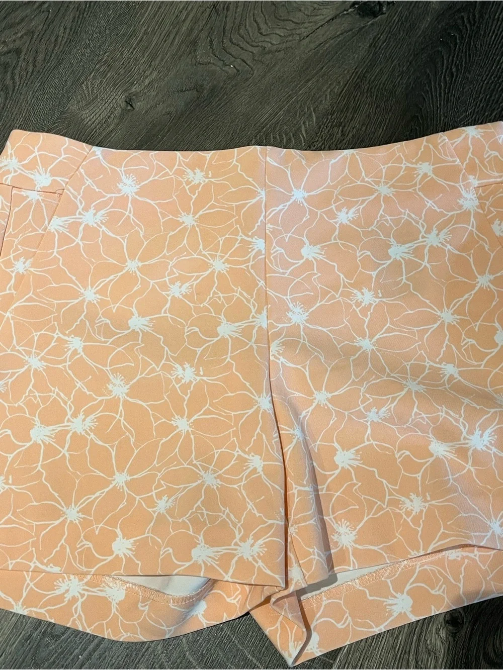 Banana Republic Peach Floral Shorts | Tailored Fit | Size 4 🍑 EUC Like New